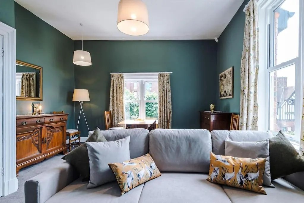 1B Victorian Retreat In Chester