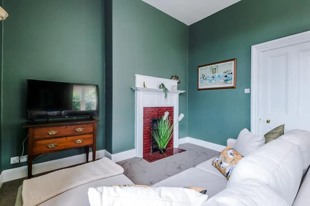 1B Victorian Retreat In Chester